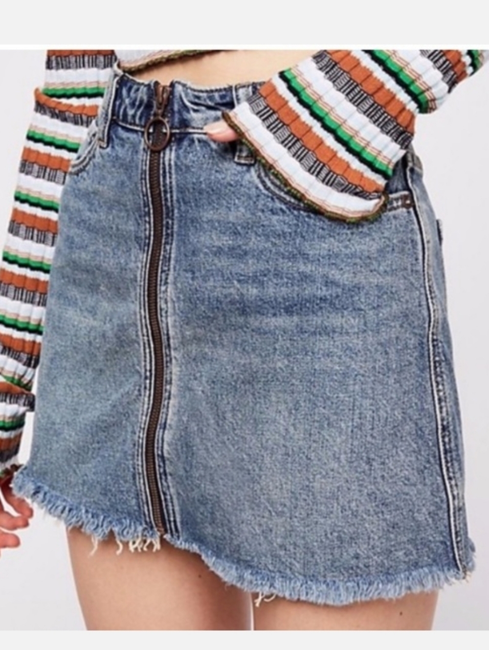 Free People We The Free Denim Mini Skirt Size 27 Zip Front Raw Hem Blue Y2K